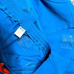 Blue figs top medium bottom small petite